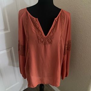 Ladies very nice flowy top